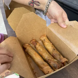 Bo-Khirria Eggrolls (x3) with Broth