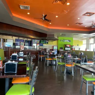 the interior of a fast food restaurant