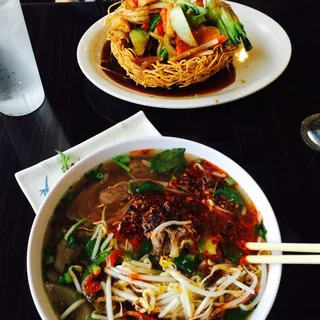 HT5. Crispy Egg Noodle (Mi Xao Don)