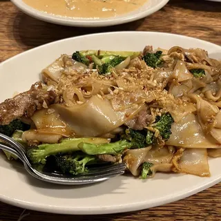 Rice Noodles & Broccoli