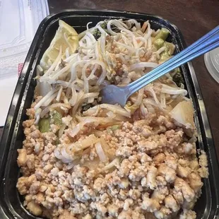 This is pad Thai chicken from Kristans review a month earlier. Lots of chicken !