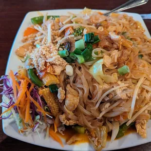 Pad Thai with chicken and extra veggies