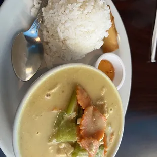 Yellow curry with chicken