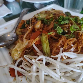L-24 Veggie Pad Thai Lunch