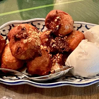 Fried Banana with Honey and Peanuts