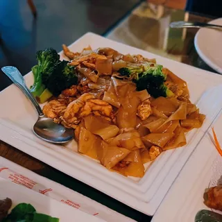 Phad See U- Stir Fried Rice Noodles