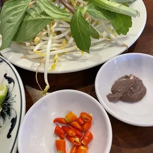 First Viet place that I see offering fresh chili and shrimp paste as side items for BBH.