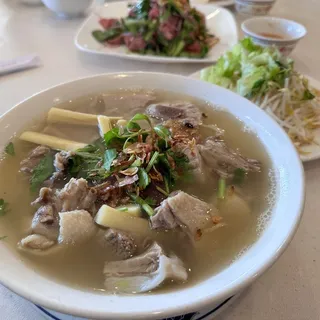 Bun Mang VIT (Rice Noodles Soup)