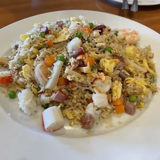 390683. Meat And Seafood Fried Rice