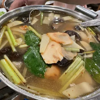 390583. Thai Style Hot Pot With Cat Fish Small