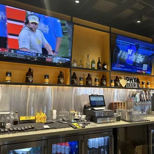 PHX Beer Co. - Sky Harbor Airport Restaurant