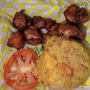 food, chicken wings and fried chicken