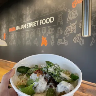 Alfredo pasta with Meatball