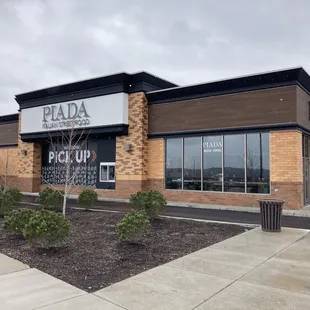 the outside of the restaurant