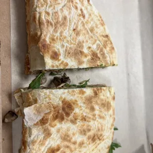 PARMA Prosciutto di Parma, Mozzarella, Mushrooms, Arugula, Tomatoes
