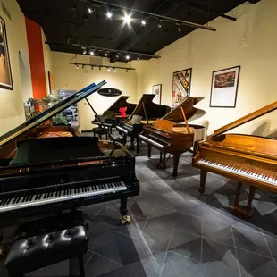 Piano Planet Showroom
