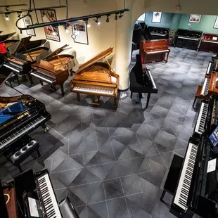 Piano Planet Showroom