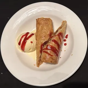 Peach cobbler with ice cream