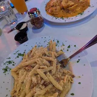 Combo Beef & Cheese Ravioli Bolognese