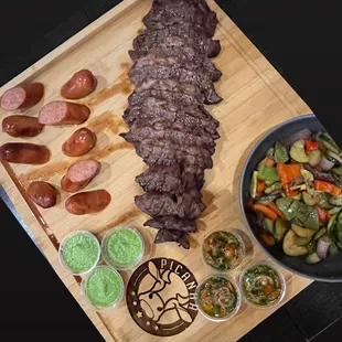 Whole picanha with sausage and grilled vegetables