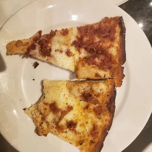 Cauliflower crust grilled chicken pizza delicious