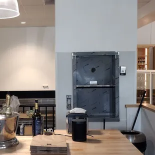 should be a dumbwaiter but it isn&apos;t...