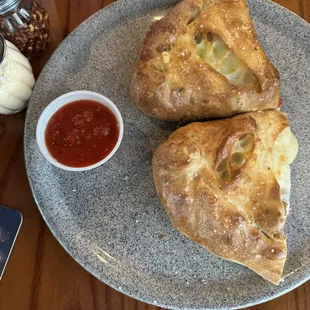 Carnivora Calzone