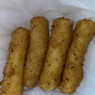 Lukewarm Frozen 6 Piece Fried Cheese Sticks