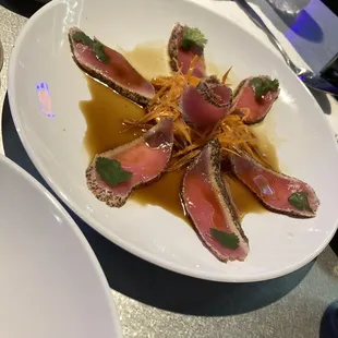 Pepper tuna tataki