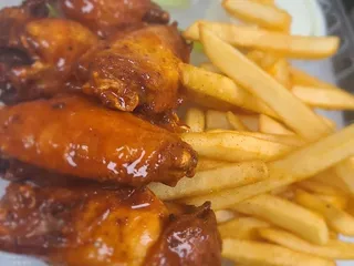 Miz Lola's Pizzeria and Grill