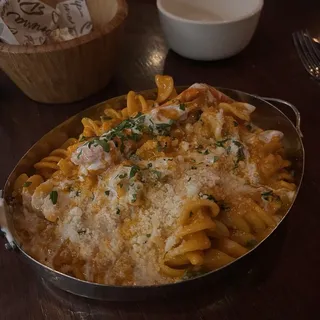 Fusilloni di Gragnano scampi, Burrata, pomodorini e rucola