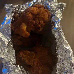 food, chicken wings and fried chicken