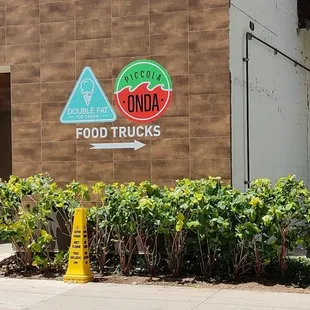 Sign leading to the food truck