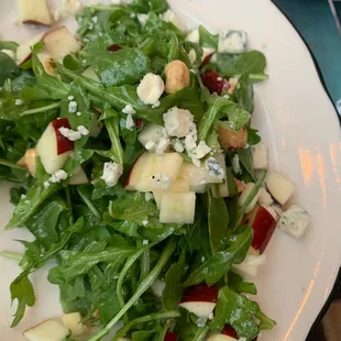 Insalate: Baby Arugula, apples and Gorgonzola