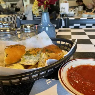 Garlic bread with dipping sauce