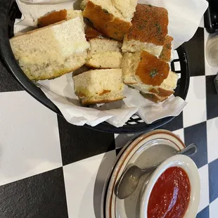 Garlic bread and marinara