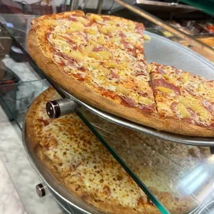 Best hawaiian pizza ever. Can&apos;t wait to have it again