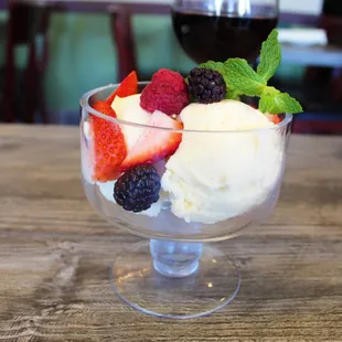 BERRIES AND ICE CREAM