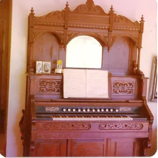 1850 Reed Pump Organ