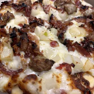THE SCRAMBLER!!! Breakfast pizza...SOOO DELICIOUS!!