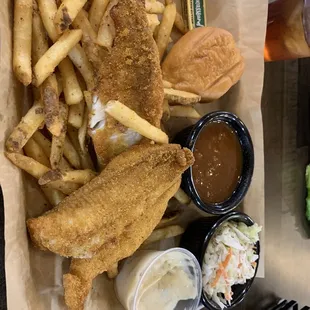 Fried catfish / baked beans / coleslaw / roll / tarter sauce......