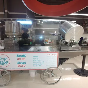 Kettle corn maker in store