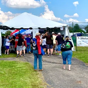 The line to get in was fast with so many volunteers moving the line. #UpCloseSavor