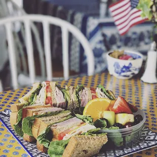 Club sandwich with fruit