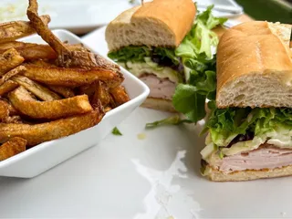 Picnikins Patio Cafe