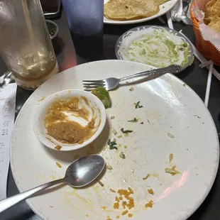 Food is amazing, la comida está muy buena y la noche está super