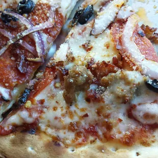 Yum, perfect thin crust. Fast service, good quality ingredients! Can&apos;t ask for much more.