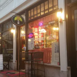 Great pizza love this place. Yummy in my tummy.