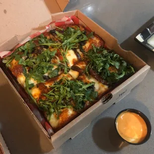 Baby bella pizza (mushroom and arugala pizza)