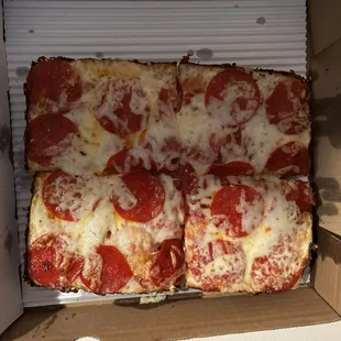 Pepperoni pizza, very good